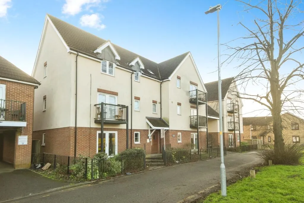 Towpath Gardens, The Moorings, Swindon, Wiltshire, SN1 5AD - Online Auctions