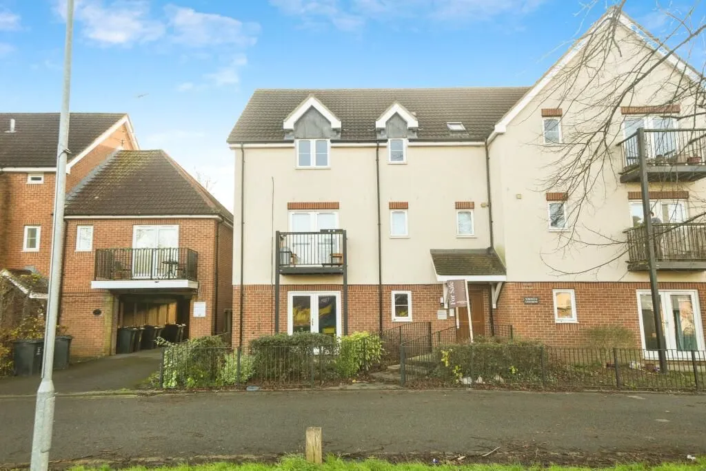 Towpath Gardens, The Moorings, Swindon, Wiltshire, SN1 5AD - Online Auctions
