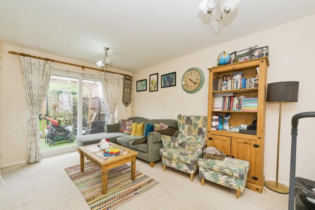 Feltham, Middlesex, TW14 8SQ - Online Auctions