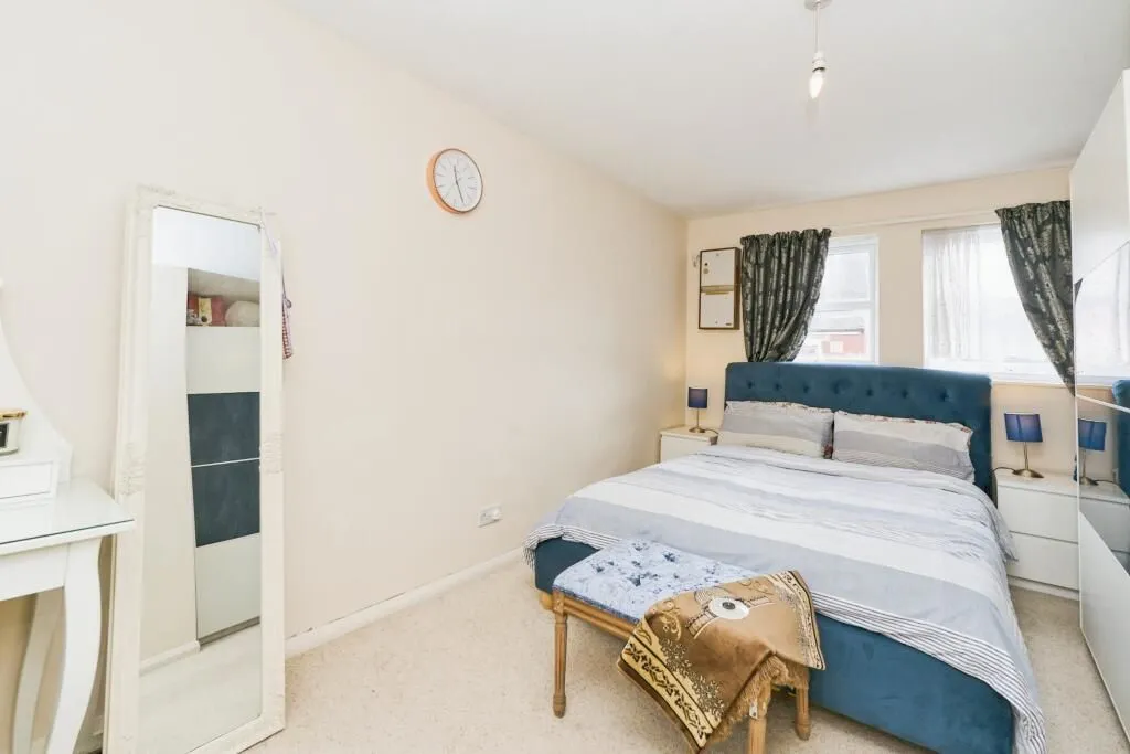 Feltham, Middlesex, TW14 8SQ - Online Auctions