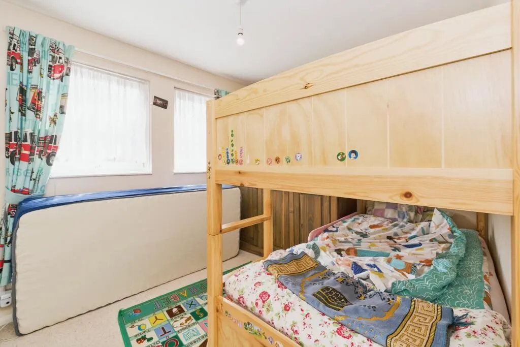 Feltham, Middlesex, TW14 8SQ - Online Auctions