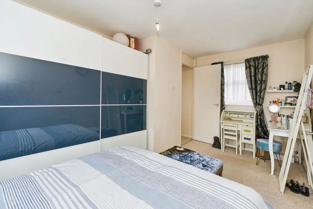 Feltham, Middlesex, TW14 8SQ - Online Auctions