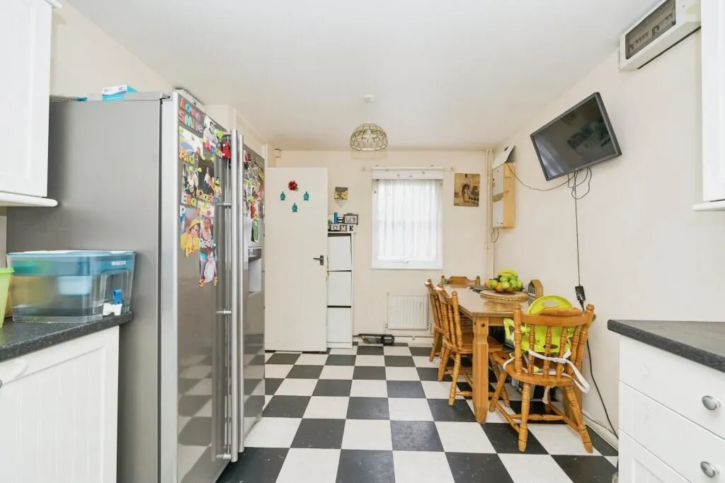 Feltham, Middlesex, TW14 8SQ - Online Auctions