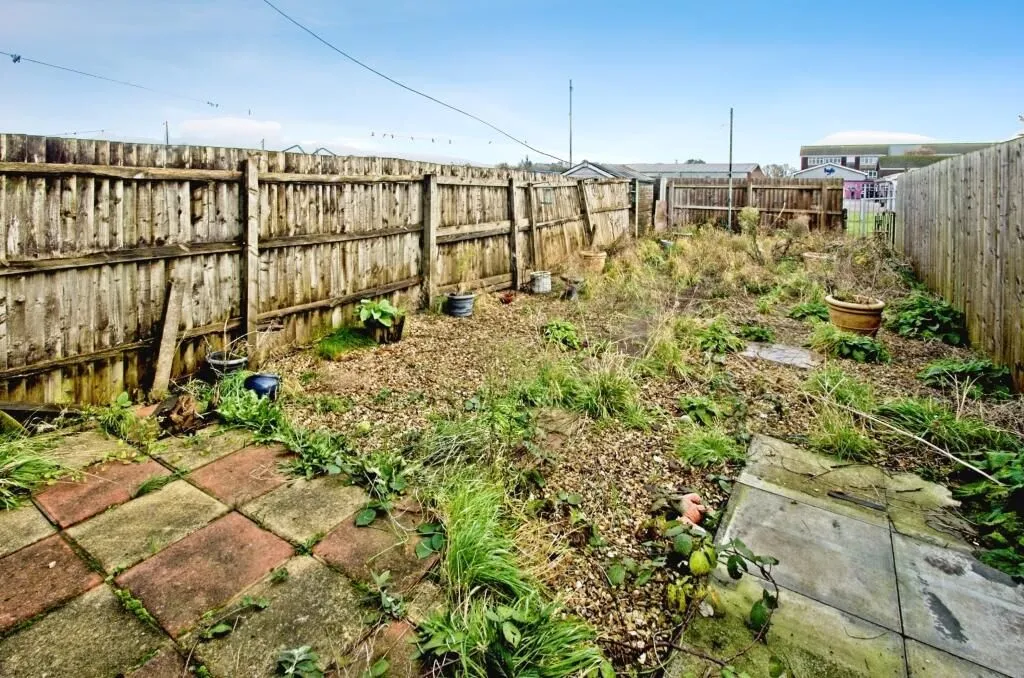 Cardiff, South Glamorgan, CF24 2TF - Online Auctions