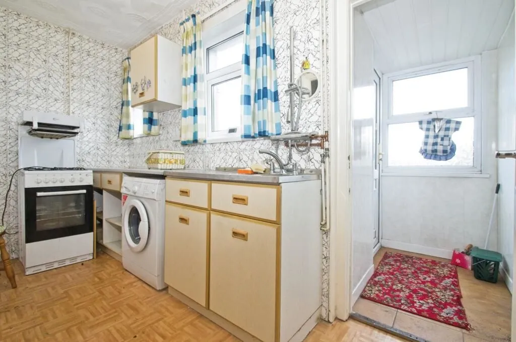 Cardiff, South Glamorgan, CF24 2TF - Online Auctions