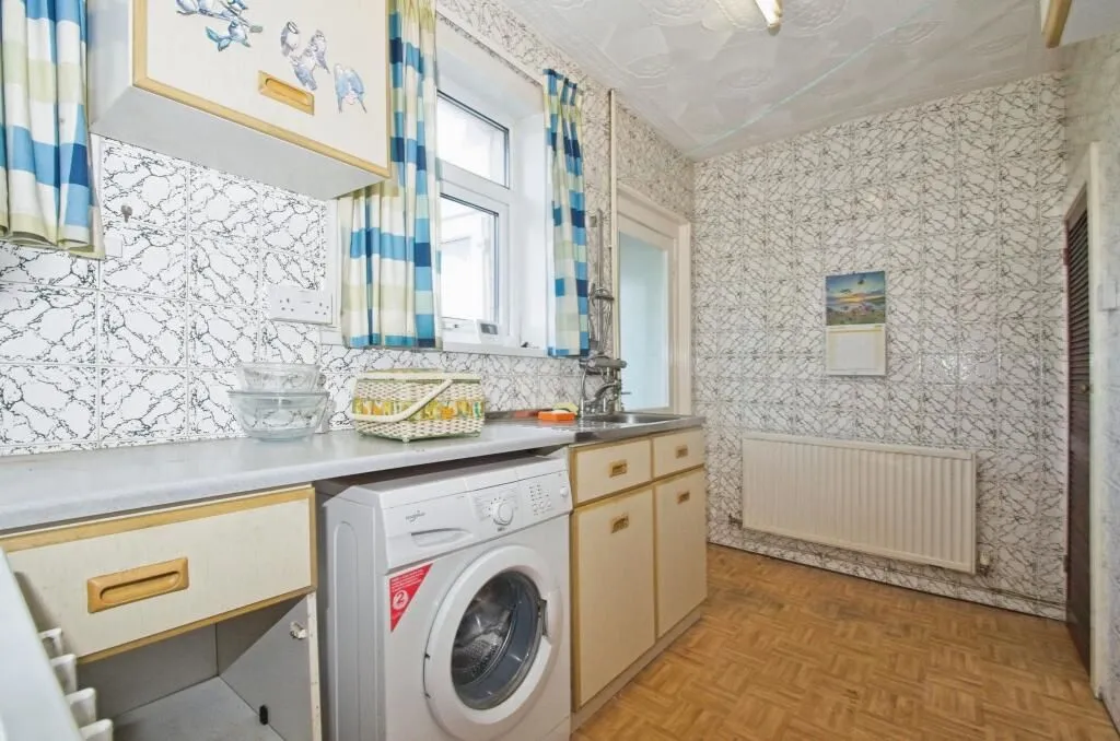 Cardiff, South Glamorgan, CF24 2TF - Online Auctions