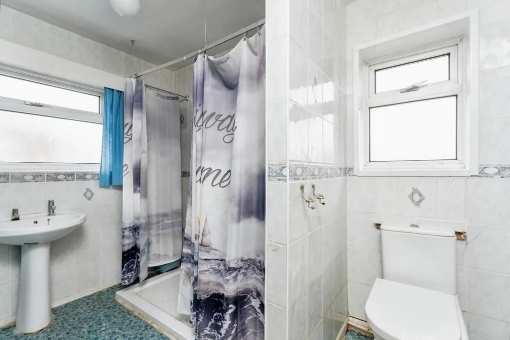 Whitby, Ellesmere Port, Merseyside, CH65 6PA - Online Auctions