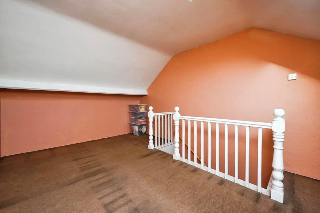 Mansfield, Nottinghamshire, NG18 1TG - Online Auctions