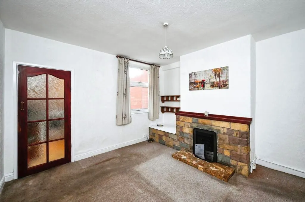 Mansfield, Nottinghamshire, NG18 1TG - Online Auctions
