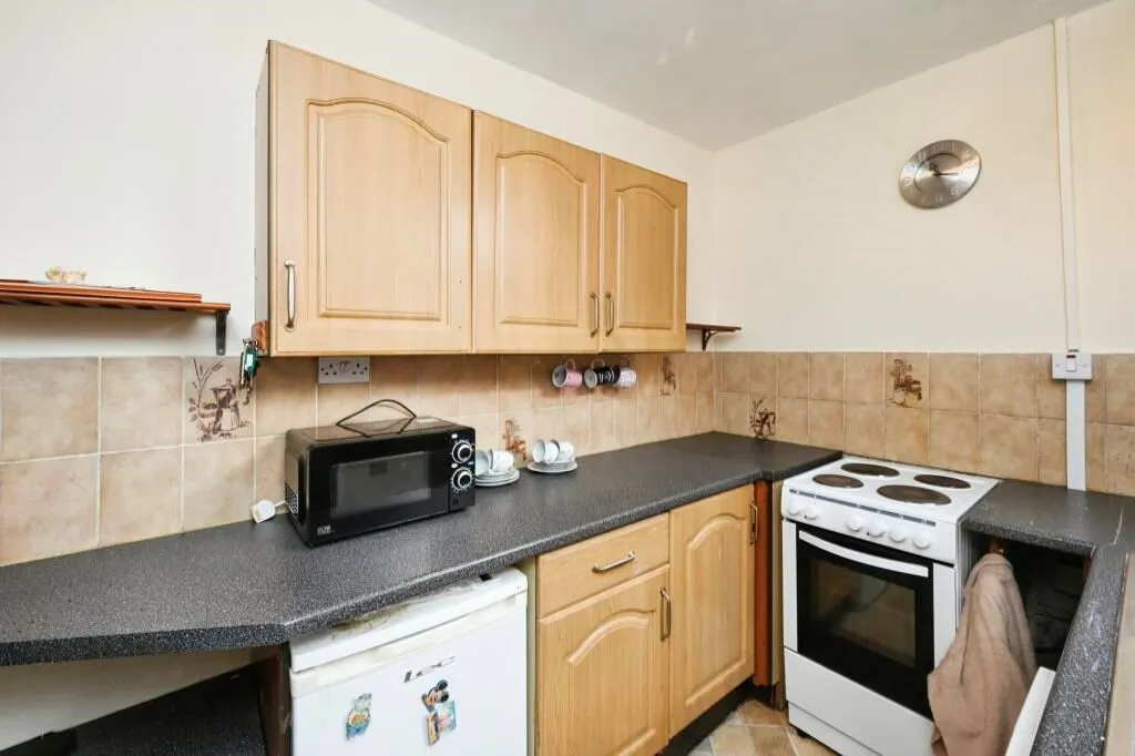 Mansfield, Nottinghamshire, NG18 1TG - Online Auctions