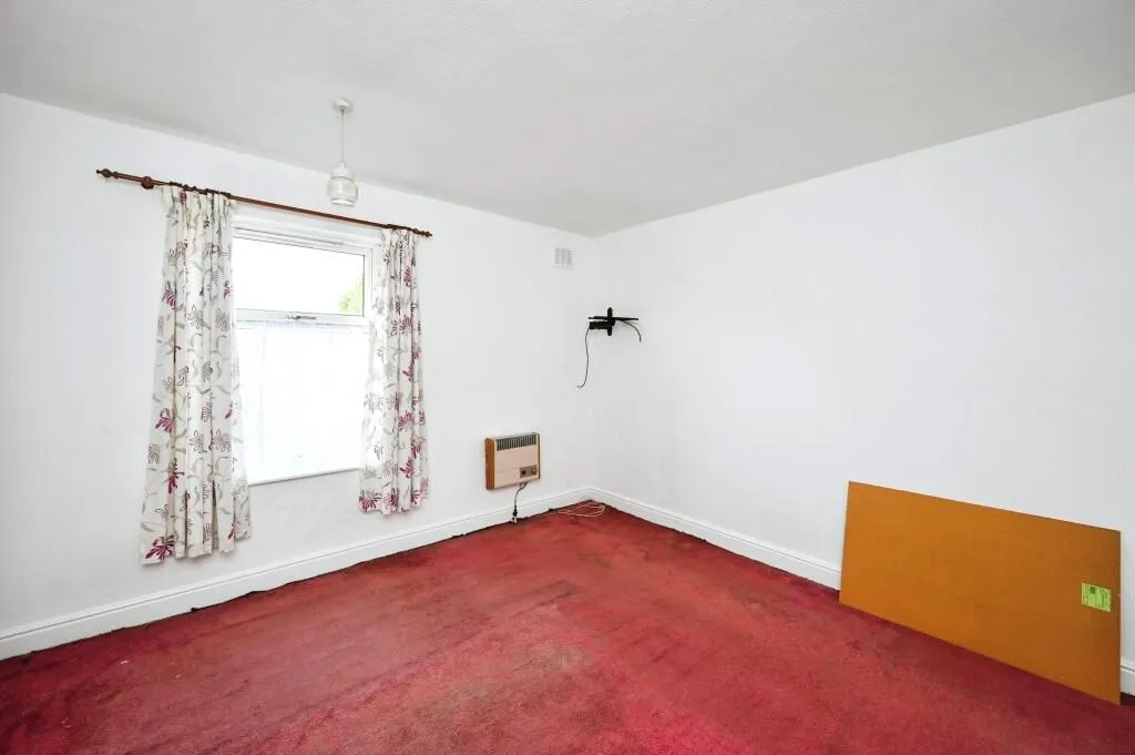 Mansfield, Nottinghamshire, NG18 1TG - Online Auctions