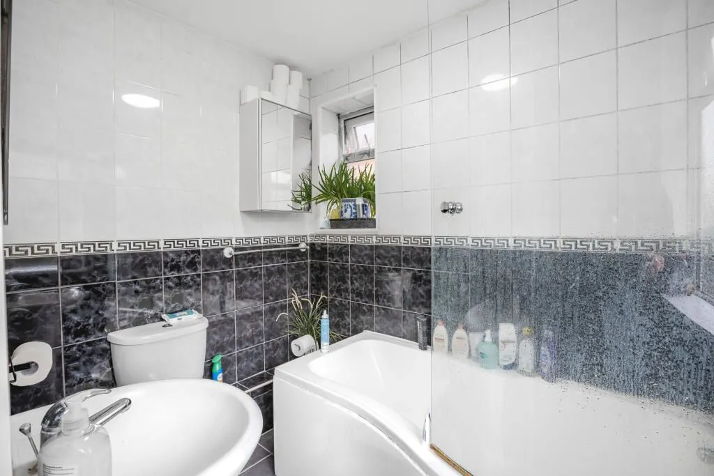 Purley, Surrey, CR8 4BJ - Online Auctions