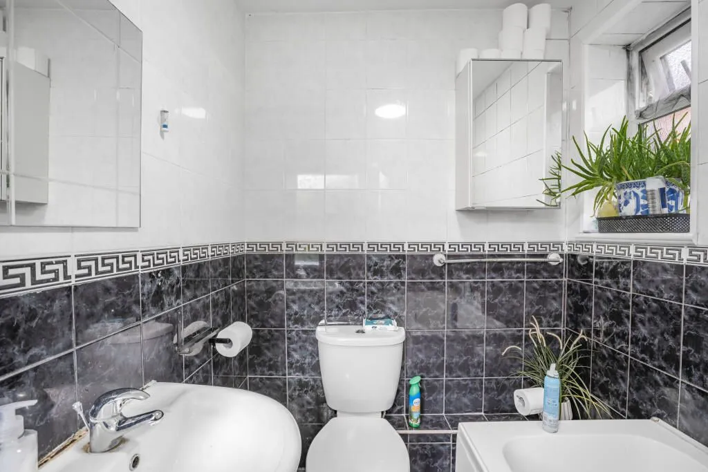 Purley, Surrey, CR8 4BJ - Online Auctions