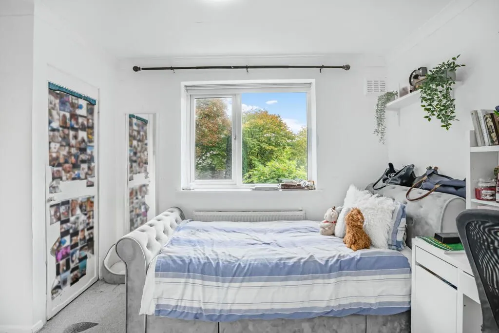 Purley, Surrey, CR8 4BJ - Online Auctions