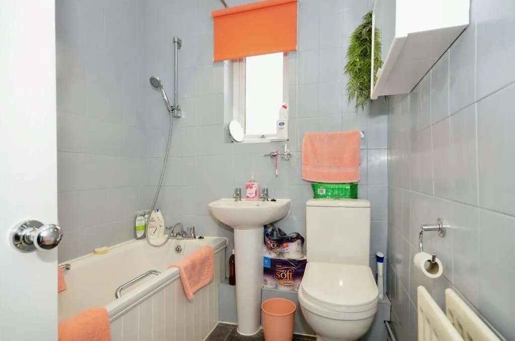 Borehamwood, Hertfordshire, WD6 1NL - Online Auctions