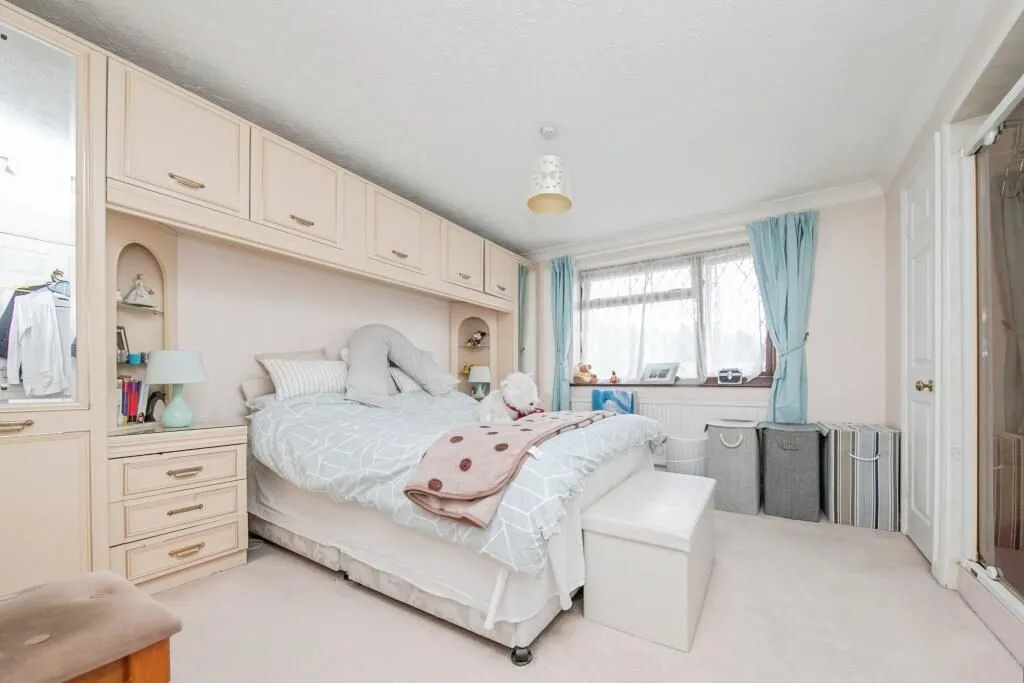 Colchester, Essex, CO4 3JF - Online Auctions