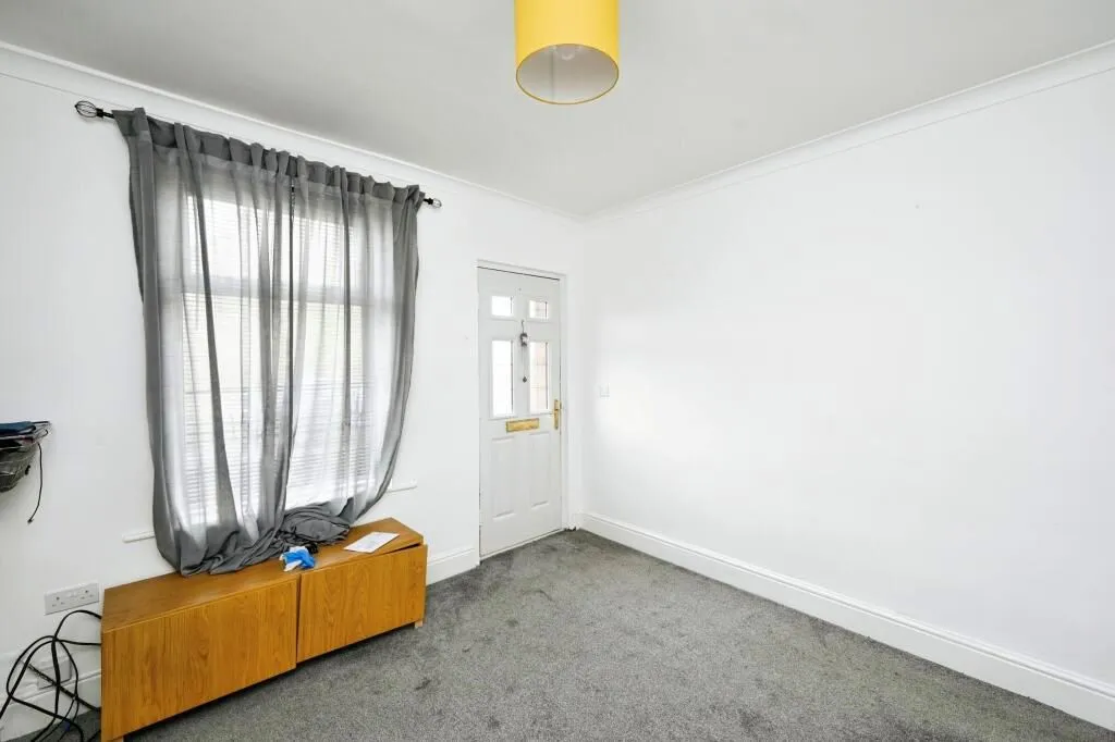 Mansfield Woodhouse, Nottinghamshire, NG19 8ED - Online Auctions