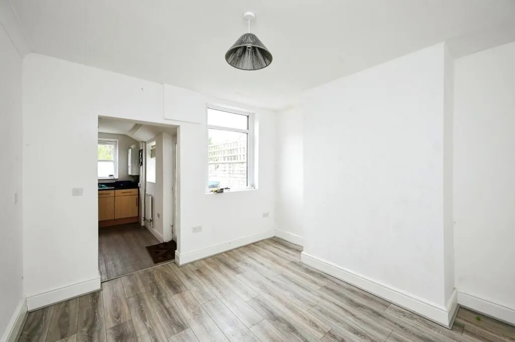 Mansfield Woodhouse, Nottinghamshire, NG19 8ED - Online Auctions