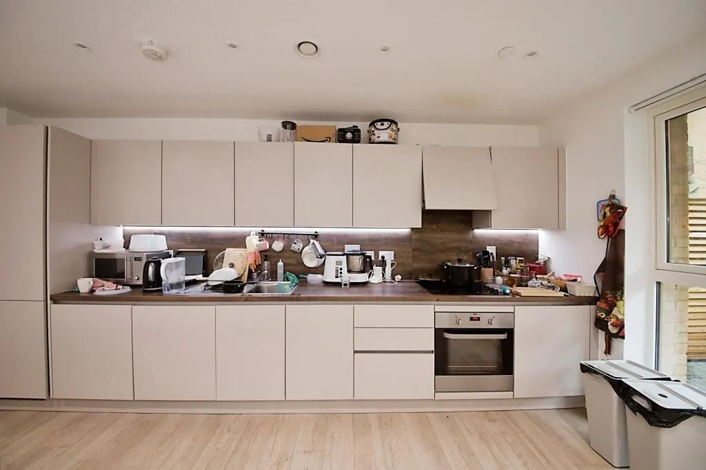London, NW9 7FF - Online Auctions