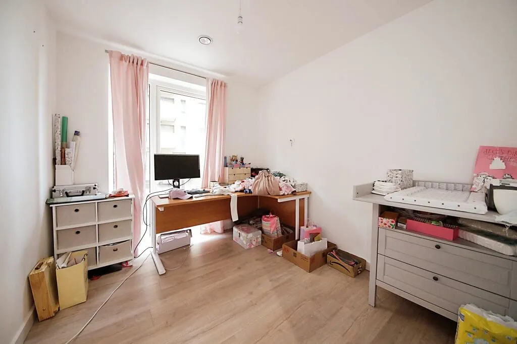 London, NW9 7FF - Online Auctions