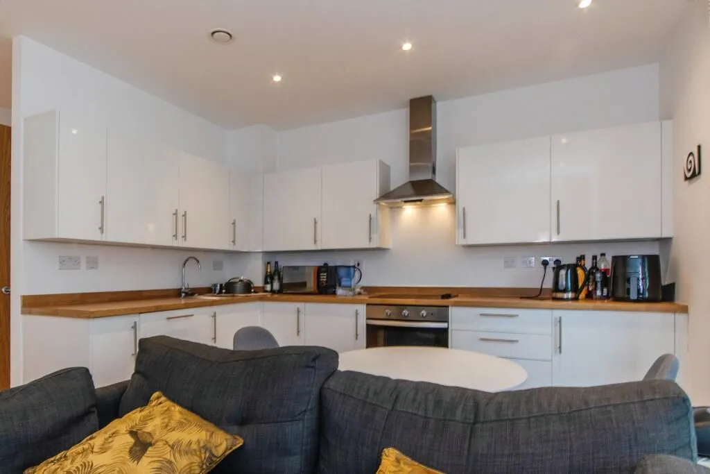 South House, Gillingham Gate Road, Chatham, Kent, ME4 4RS - Online Auctions