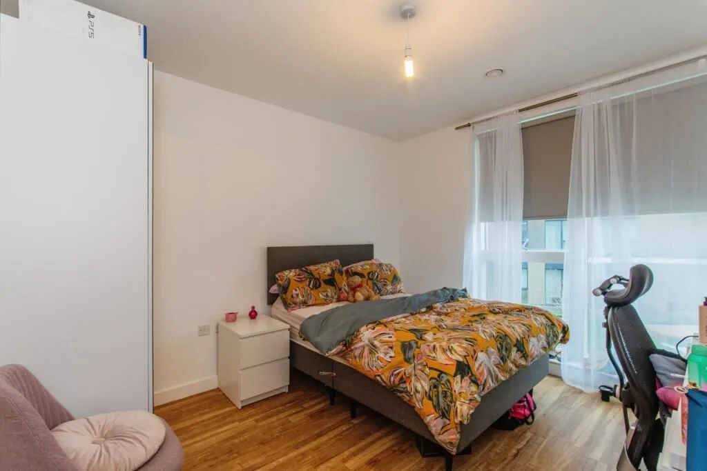 South House, Gillingham Gate Road, Chatham, Kent, ME4 4RS - Online Auctions