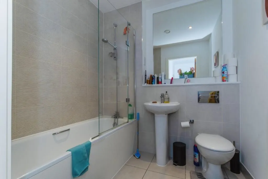 South House, Gillingham Gate Road, Chatham, Kent, ME4 4RS - Online Auctions