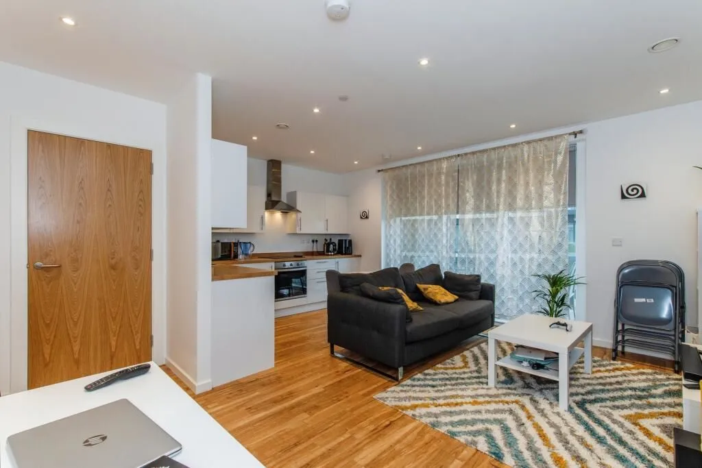 South House, Gillingham Gate Road, Chatham, Kent, ME4 4RS - Online Auctions