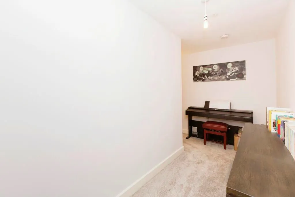 Connaught Heights, 2 Agnes George Walk, London, E16 2FP - Online Auctions