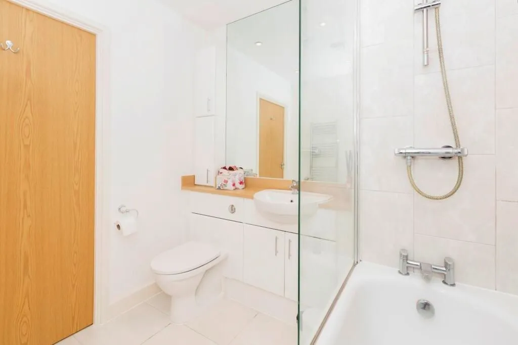 Connaught Heights, 2 Agnes George Walk, London, E16 2FP - Online Auctions