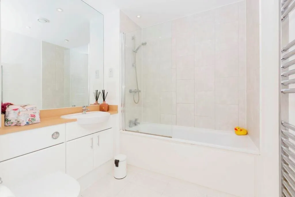 Connaught Heights, 2 Agnes George Walk, London, E16 2FP - Online Auctions