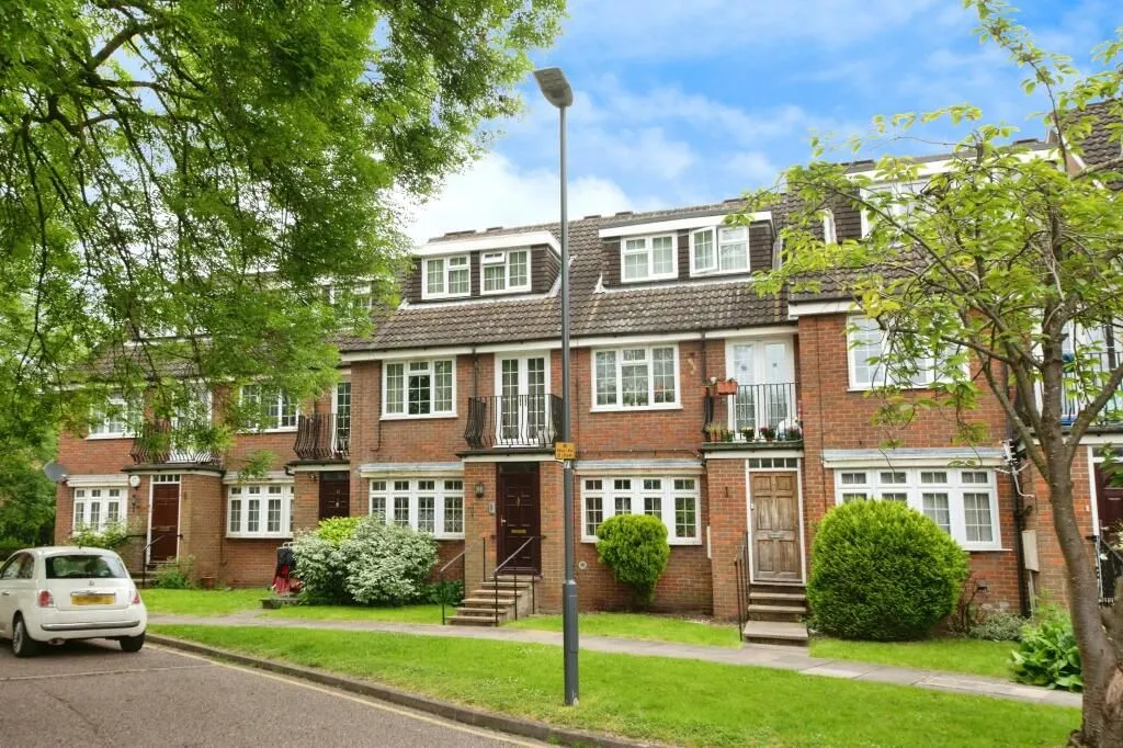STANMORE, Middlesex, HA7 1QX - Online Auctions