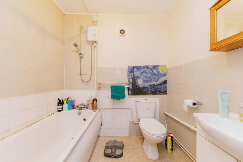 STANMORE, Middlesex, HA7 1QX - Online Auctions