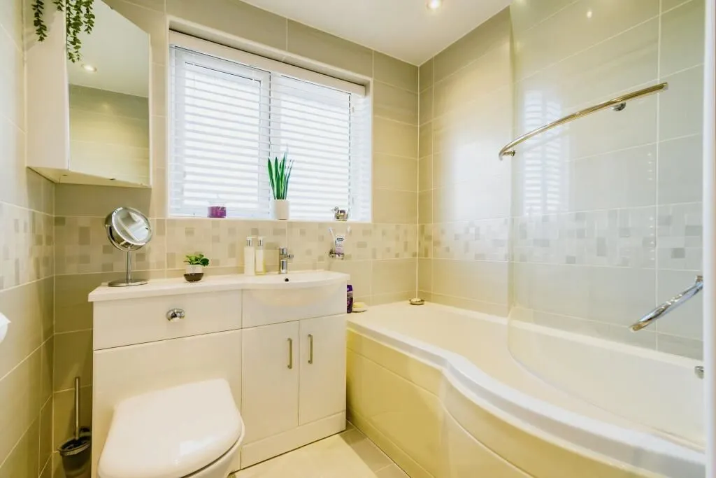 Radcliffe, Manchester, Lancashire, M26 3UA - Online Auctions