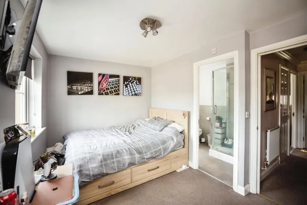 Dartford, Kent, DA2 6PL - Online Auctions