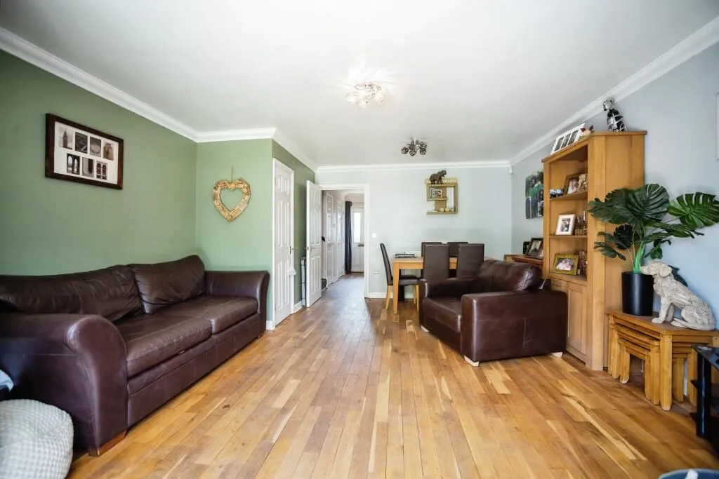Dartford, Kent, DA2 6PL - Online Auctions
