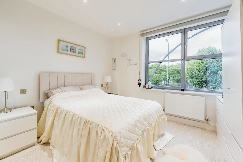 Sundial Court, Barnsbury Lane, Surbiton, Surrey, KT5 9AN - Online Auctions