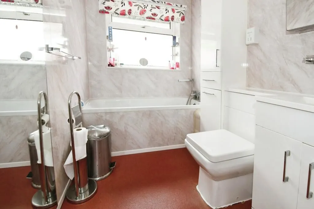 Lincoln, Lincolnshire, LN6 7EX - Online Auctions