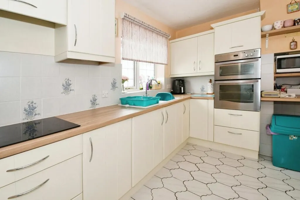 Lincoln, Lincolnshire, LN6 7EX - Online Auctions