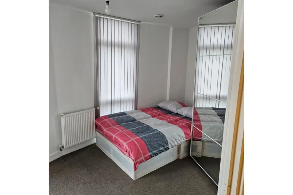 Blashill Court, 7 Pomfret Place, London, E14 0FX - Online Auctions