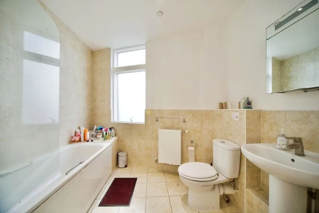 Blashill Court, 7 Pomfret Place, London, E14 0FX - Online Auctions