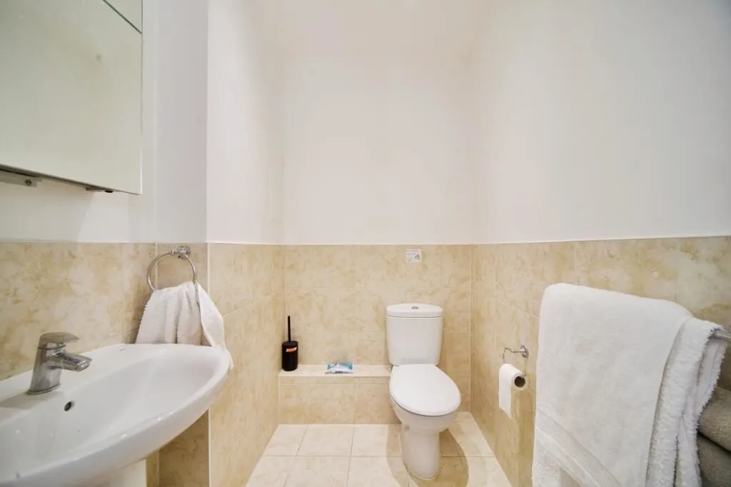 Blashill Court, 7 Pomfret Place, London, E14 0FX - Online Auctions