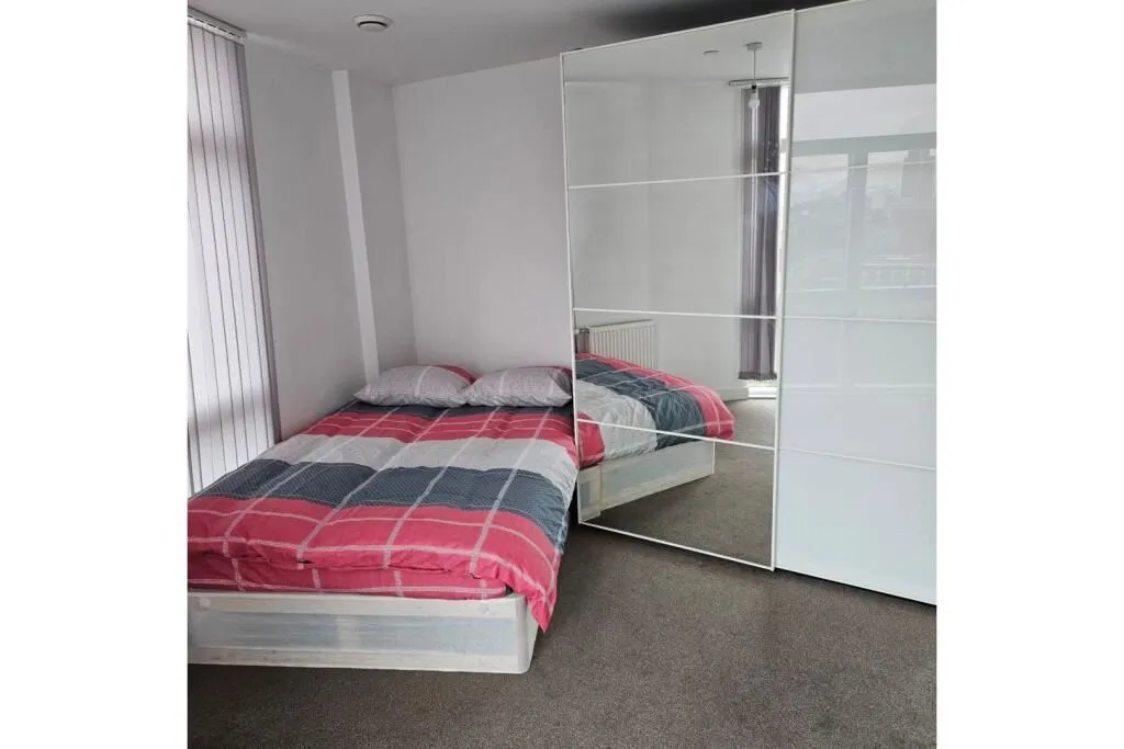 Blashill Court, 7 Pomfret Place, London, E14 0FX - Online Auctions