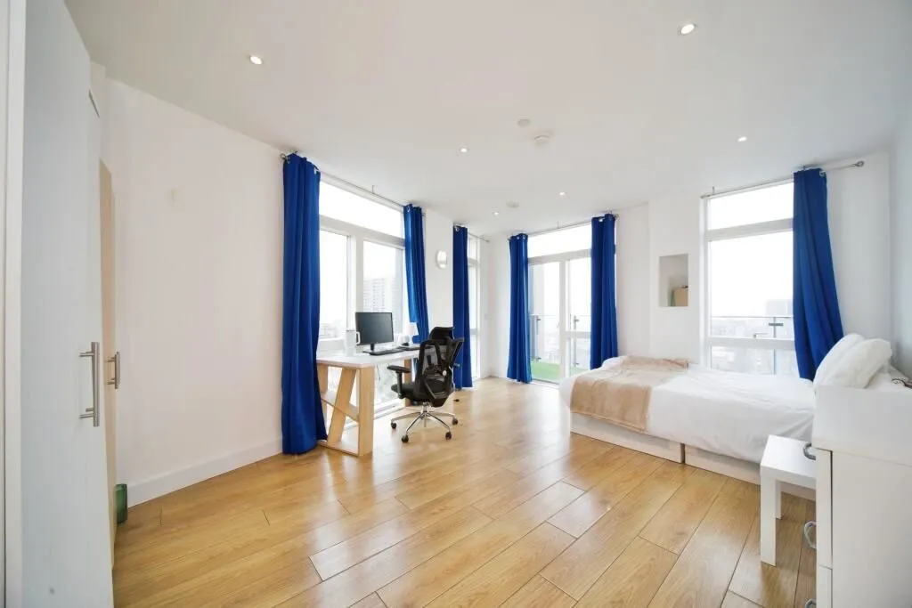 Blashill Court, 7 Pomfret Place, London, E14 0FX - Online Auctions