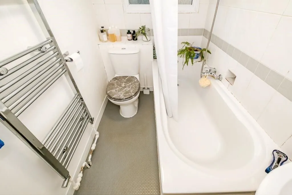 Littlehampton, West Sussex, BN17 7AL - Online Auctions