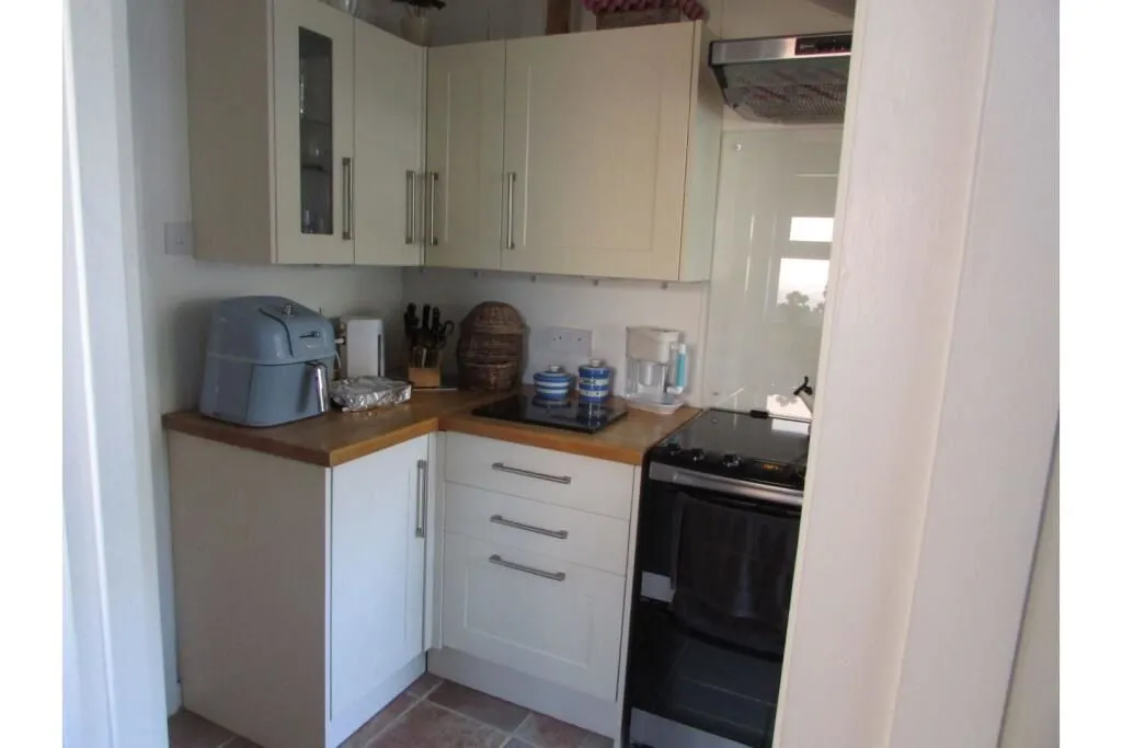 Littlehampton, West Sussex, BN17 7AL - Online Auctions
