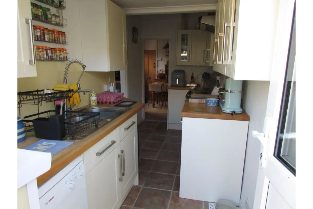 Littlehampton, West Sussex, BN17 7AL - Online Auctions