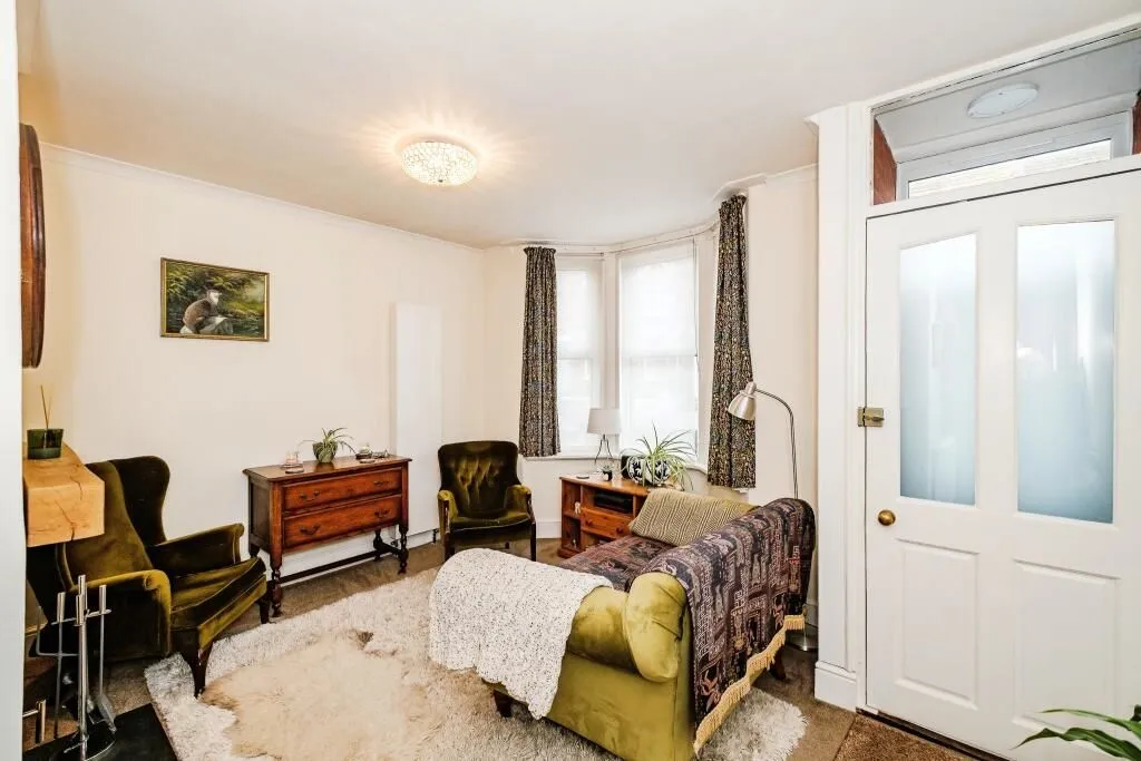 Littlehampton, West Sussex, BN17 7AL - Online Auctions