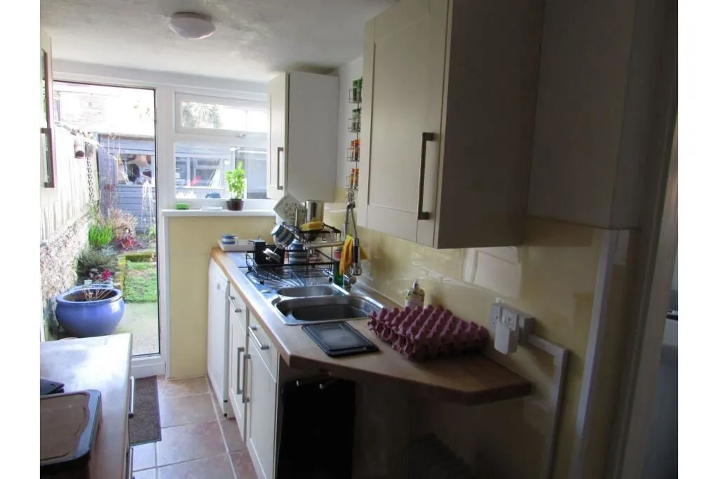 Littlehampton, West Sussex, BN17 7AL - Online Auctions
