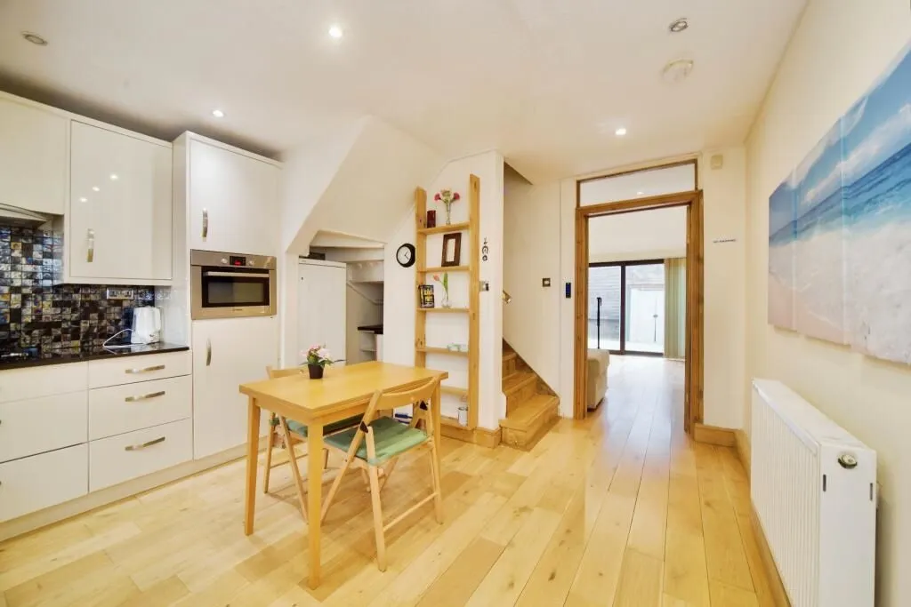 London, N7 8QY - Online Auctions